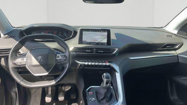 Peugeot 3008 image 2