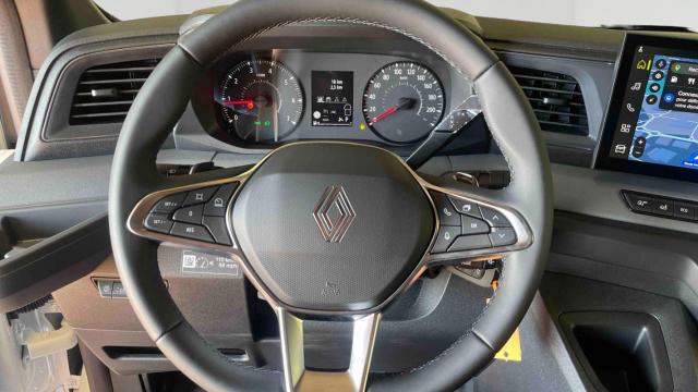 Renault Master image 2