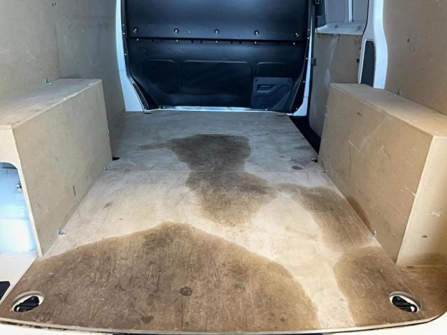Volkswagen Transporter image 9