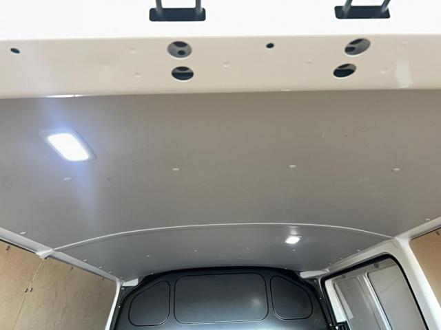 Volkswagen Transporter image 8