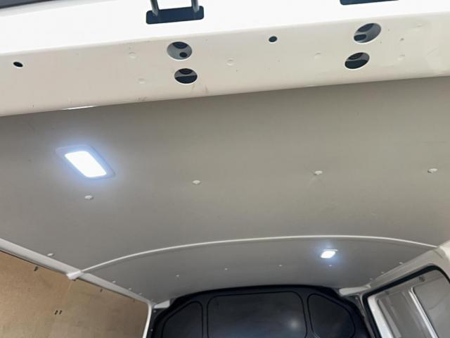 Volkswagen Transporter image 8
