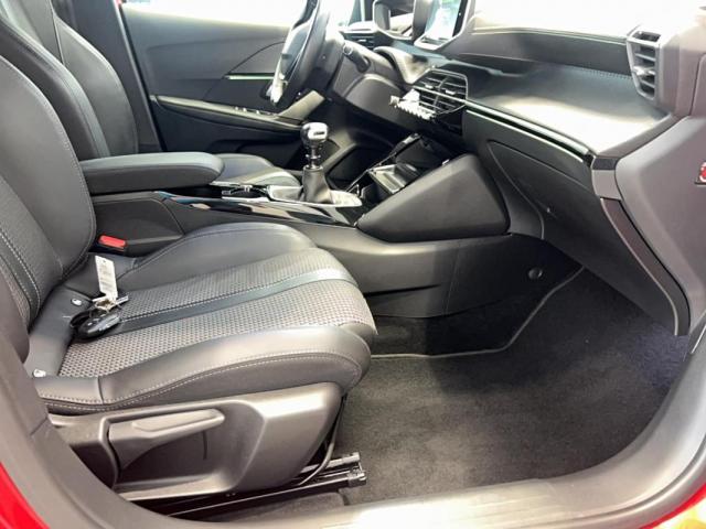 Peugeot 208 image 8
