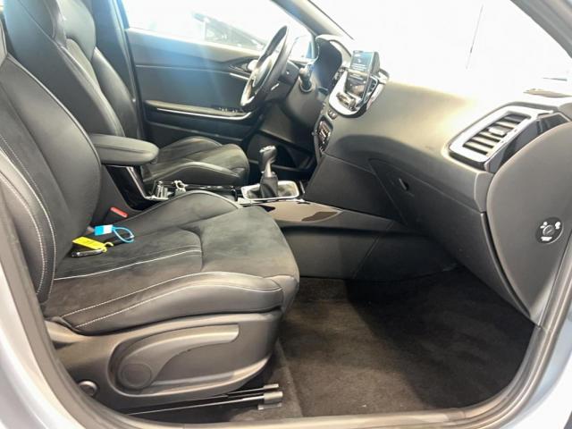 Kia Cee'D_sw image 2