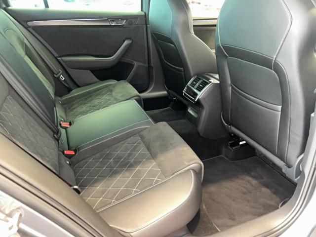 Skoda Superb Combi image 6