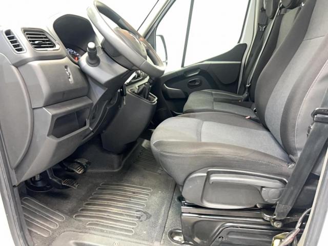 Renault Master image 2