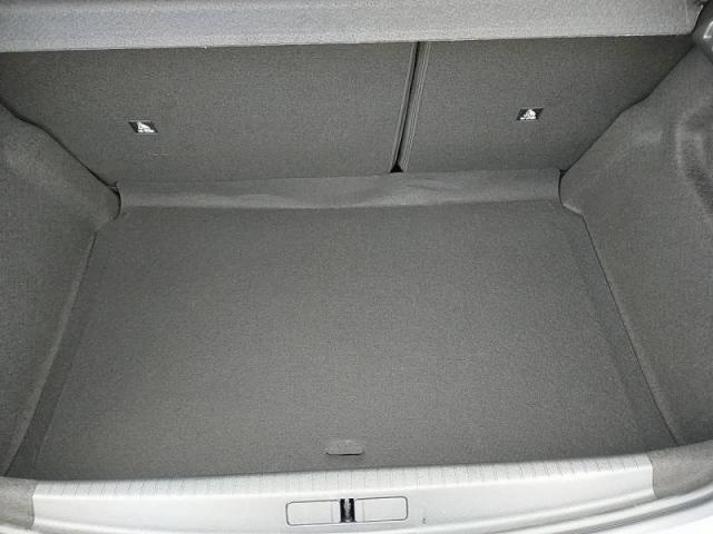 Peugeot 208 image 9
