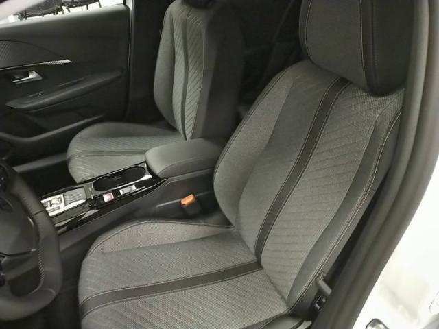 Peugeot 208 image 9