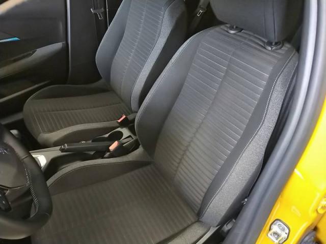 Peugeot 208 image 8