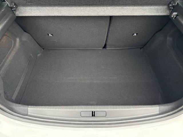 Peugeot 208 image 8