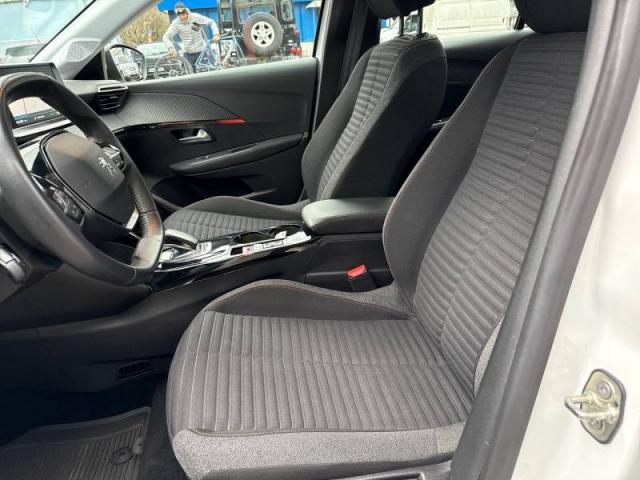 Peugeot 208 image 9