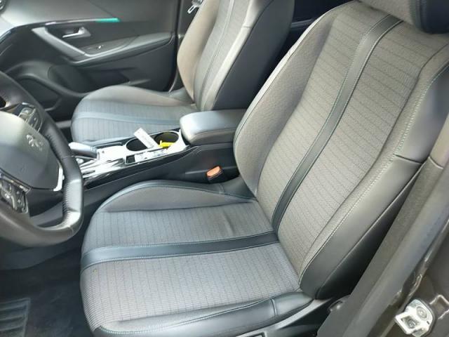 Peugeot 2008 image 6