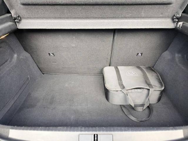 Peugeot 208 image 1