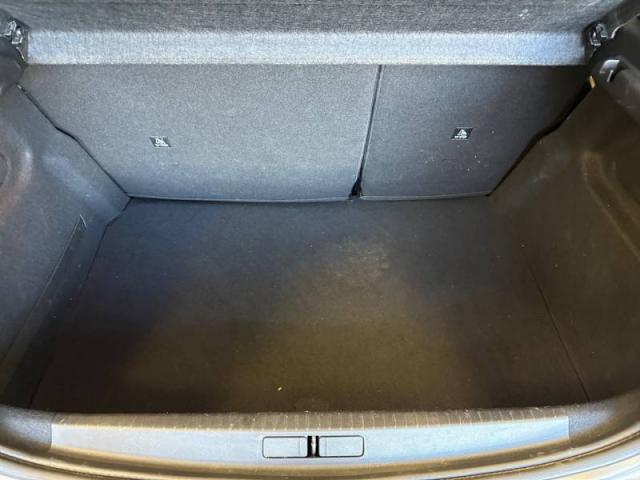 Peugeot 208 image 8