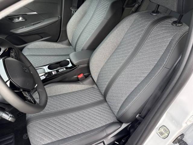 Peugeot 208 image 2