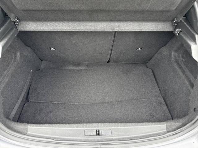 Peugeot 208 image 8