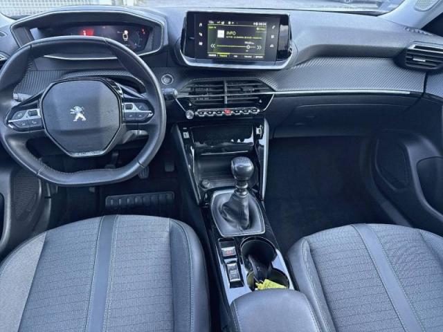 Peugeot 2008 image 8