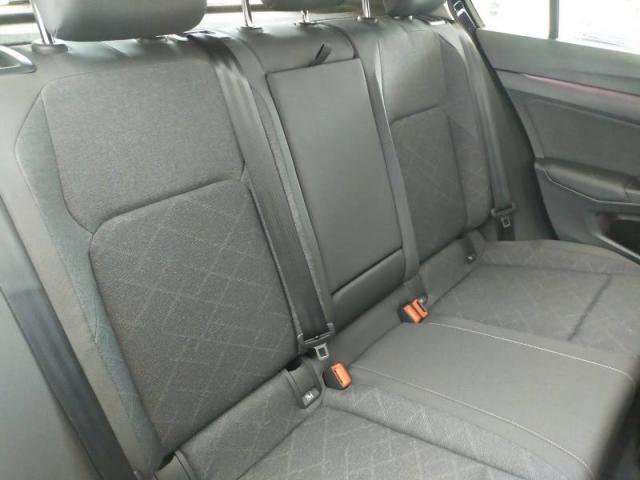 Volkswagen Golf image 9