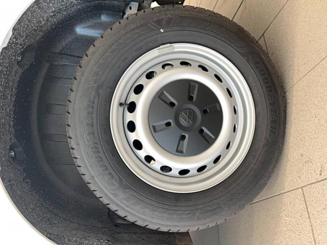 Volkswagen Transporter image 9