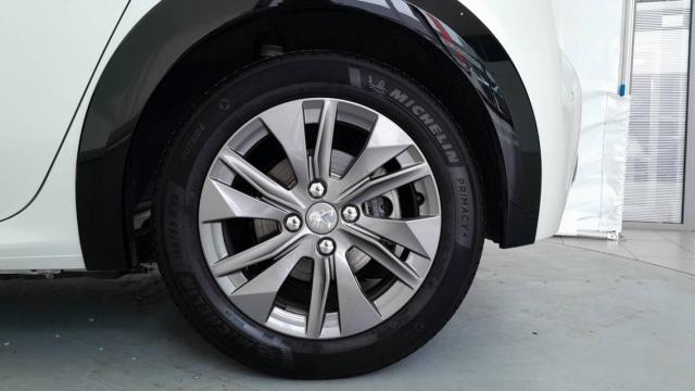 Peugeot 208 image 7