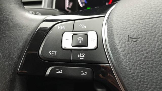 Volkswagen T-Roc image 5