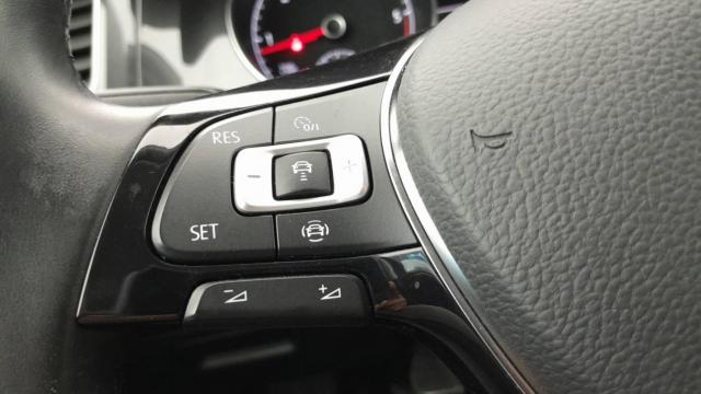 Volkswagen Golf image 5