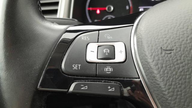 Volkswagen T-Roc image 3