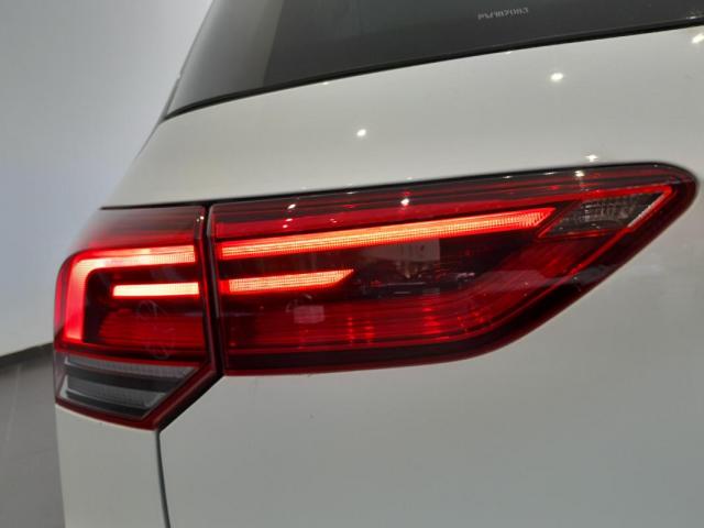 Volkswagen Golf image 8