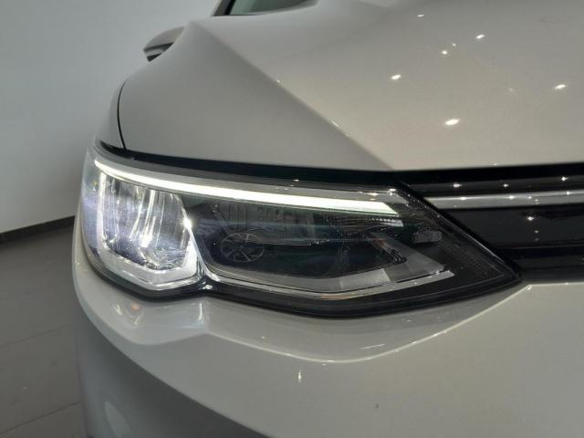 Volkswagen Golf image 9