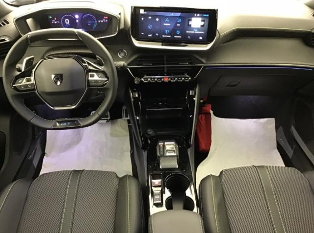 Peugeot 2008 image 8