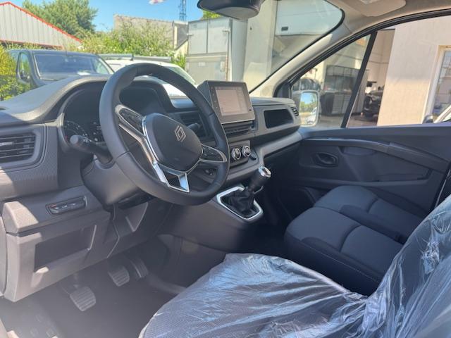 Renault Trafic image 9