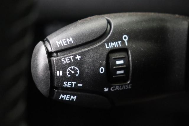 Peugeot 2008 image 1