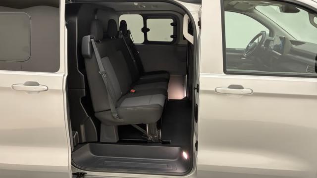 Volkswagen Transporter image 8