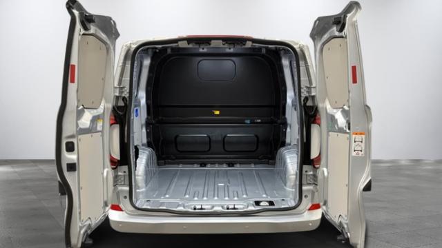 Volkswagen Transporter image 1