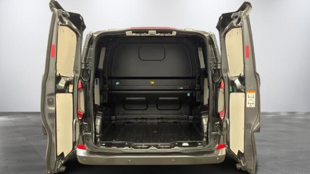 Volkswagen Transporter image 7