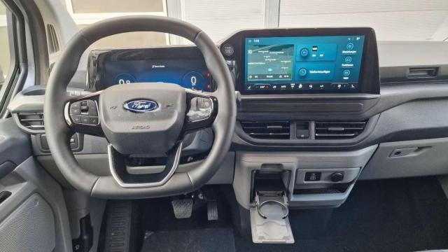 Ford Transit Custom image 3