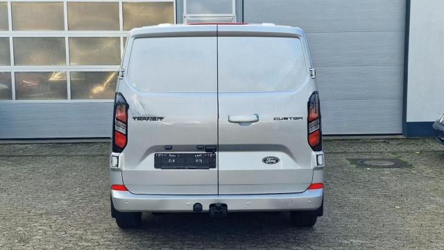 Ford Transit Custom image 1