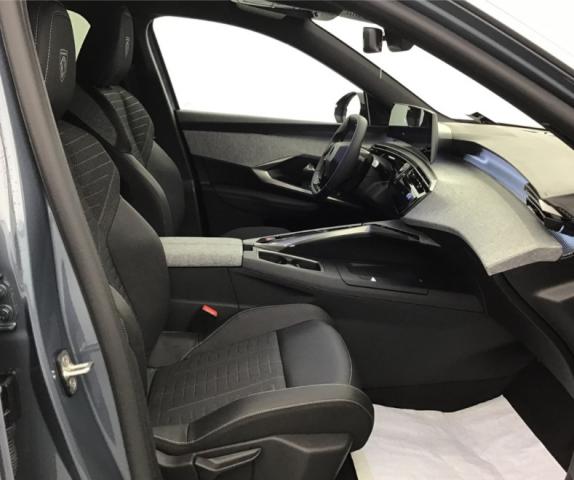 Peugeot 5008 image 1