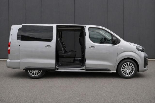 Peugeot Traveller image 1