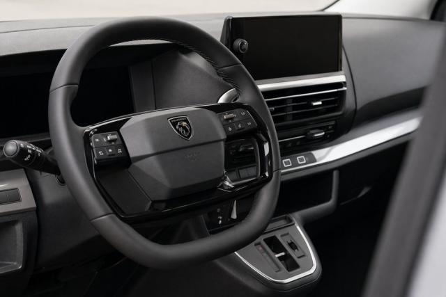 Peugeot Traveller image 6