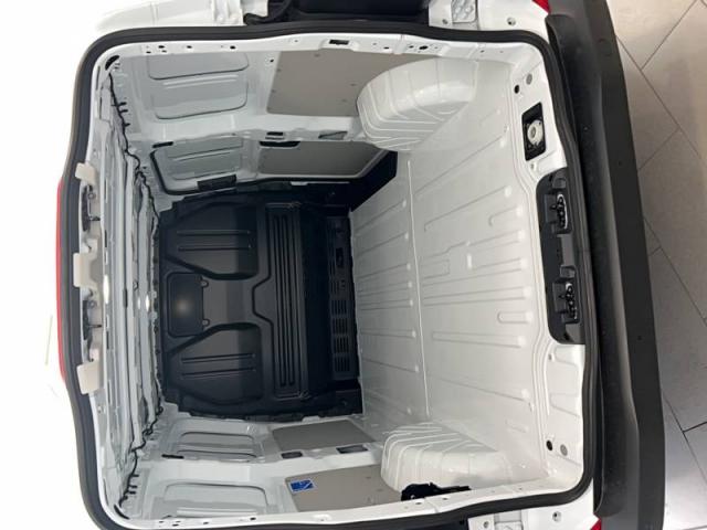 Volkswagen Transporter image 6