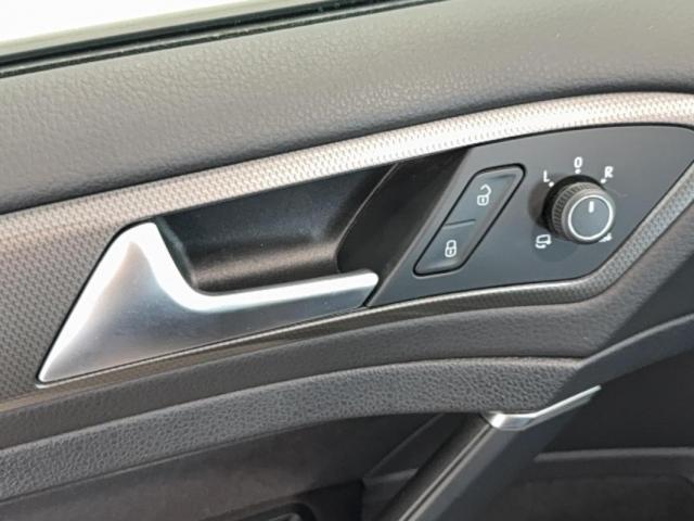 Volkswagen Golf image 6