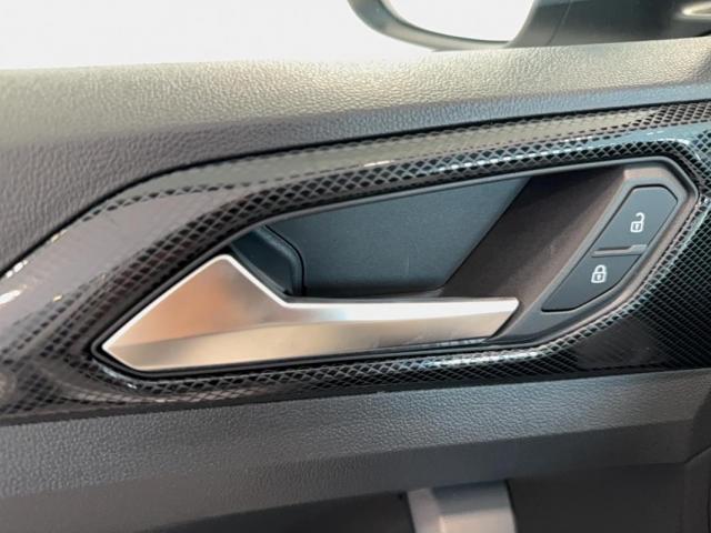 Volkswagen T-Cross image 2