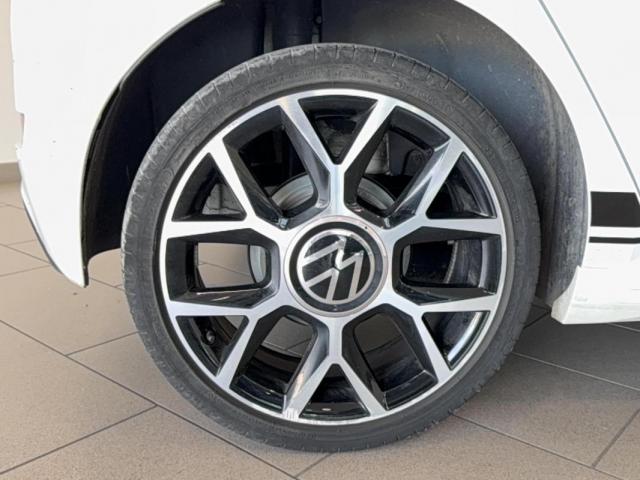 Volkswagen Up! image 6