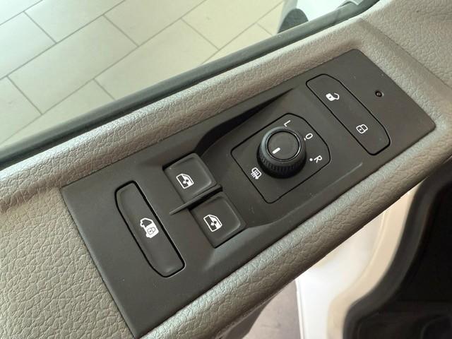 Volkswagen Transporter image 4