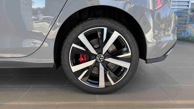 Volkswagen Golf image 2