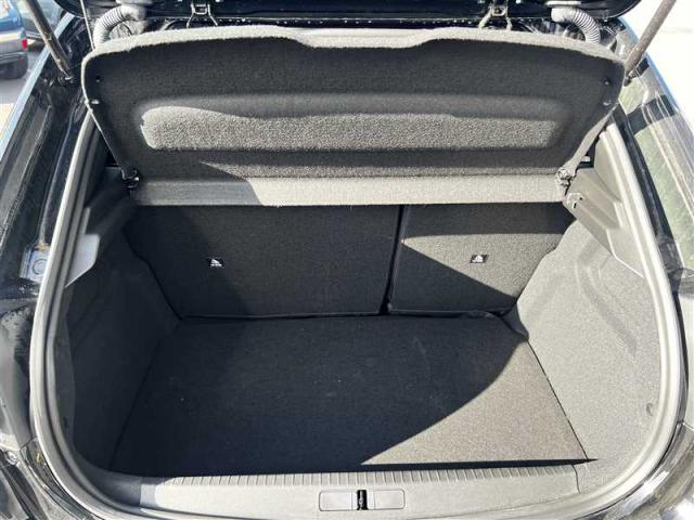 Peugeot 208 image 1