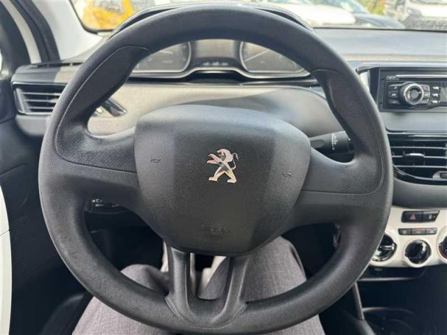 Peugeot 208 image 3