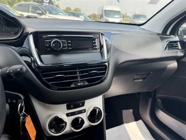 Peugeot 208 image 6