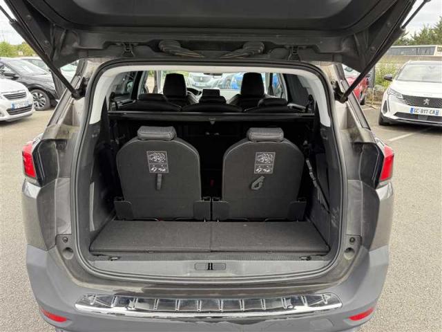 Peugeot 5008 image 1