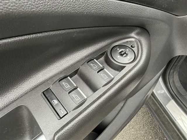 Ford Kuga image 8